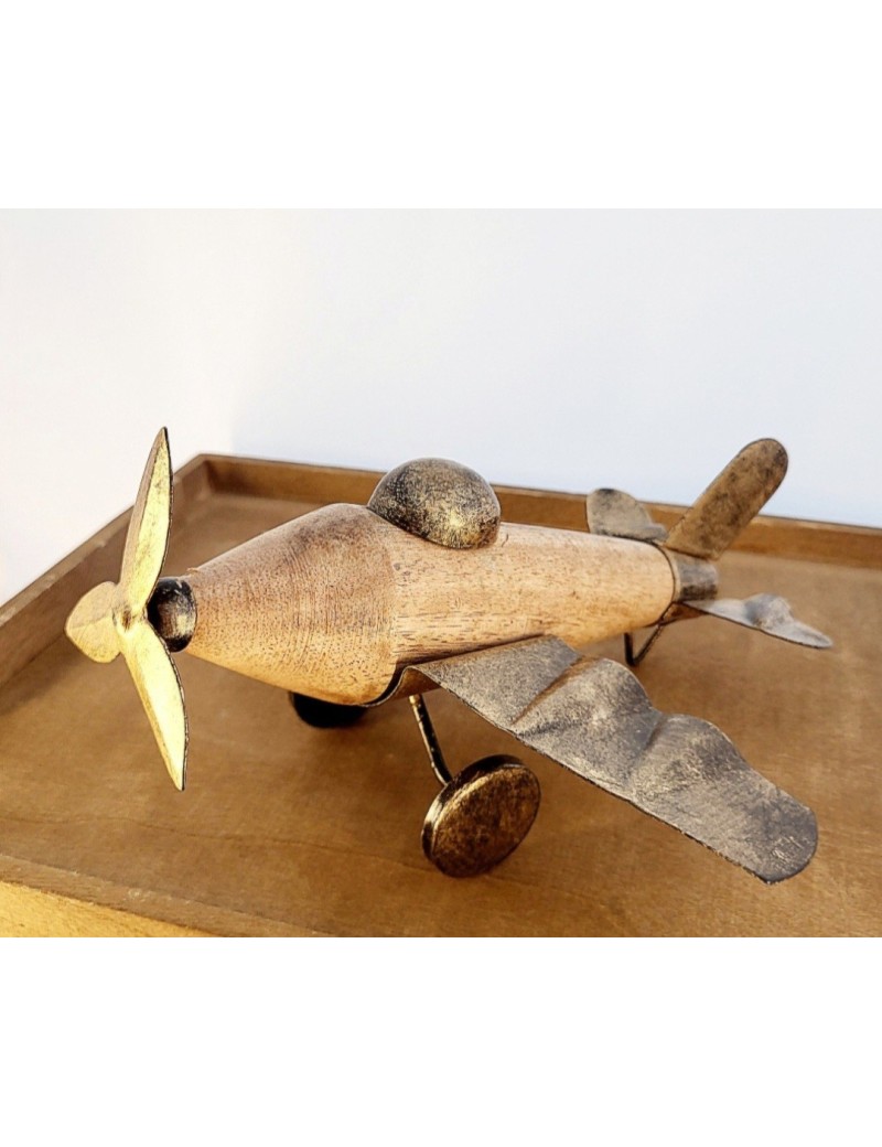 Petit avion en bois marron