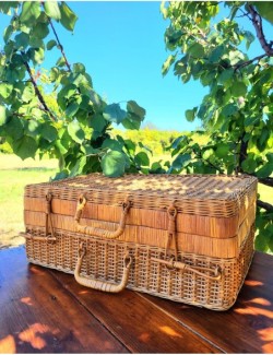 Valise vintage en osier