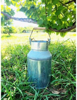 Pot à lait en fer clair